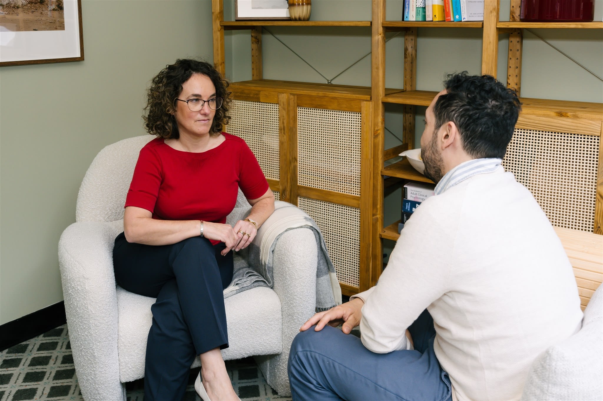 A photo of an individual therapy session. One of the psychology services offered at Equal Psychology. In the photo is Natalia Cajide Breathwork Instructor and Psychologist in Kew, Melbourne